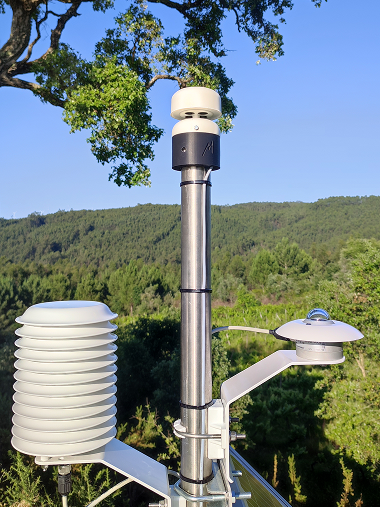 Equipamento completo com sensores e painel solar na Quinta do Outeiro