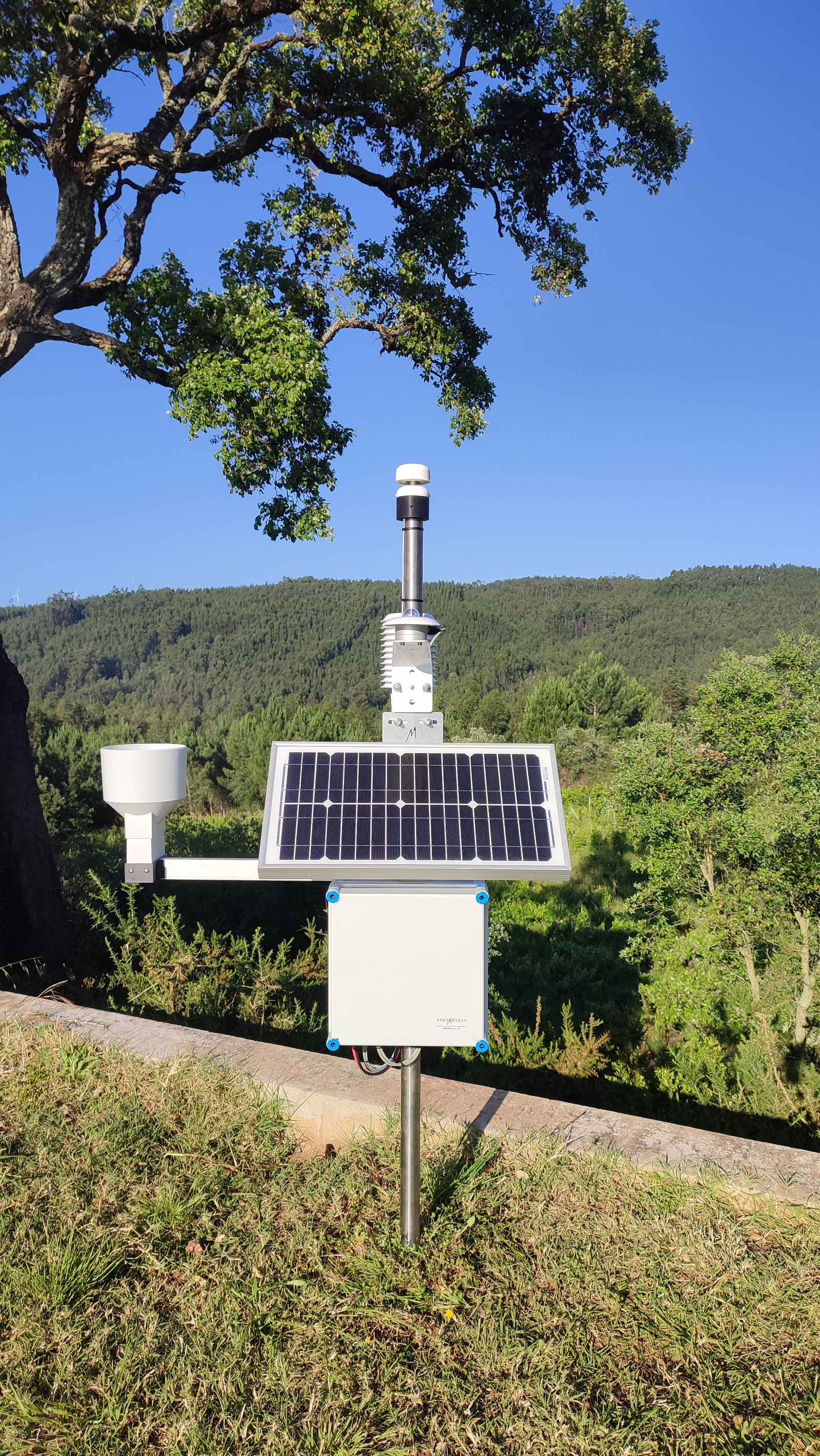 Sistema AMBIAGRO instalado e em funcionamento no terreno agrícola